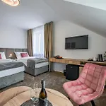U Jakuba & Restauracia Bezplatne Parkovanie 3* 马汀